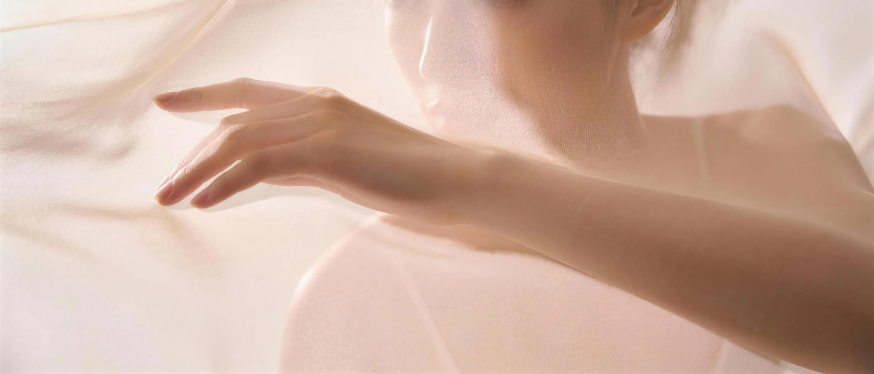 GLady: Thời trang tối giản cho phụ nữ hiện đại